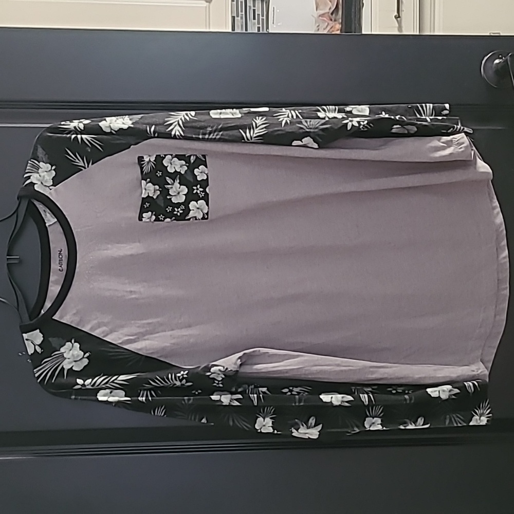 Carbon XL shirt, gently used P2P 22 1/2, Gently used